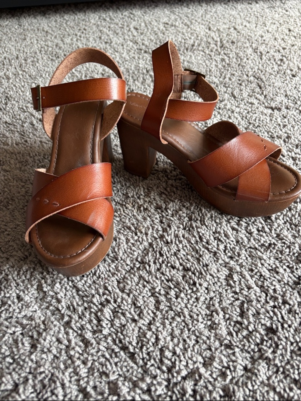 Universal Thread Brown Tan Platform Sandals with Ankle Strap